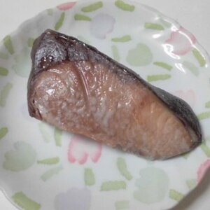 お弁当にもバッチリぶりの塩麹漬け焼き